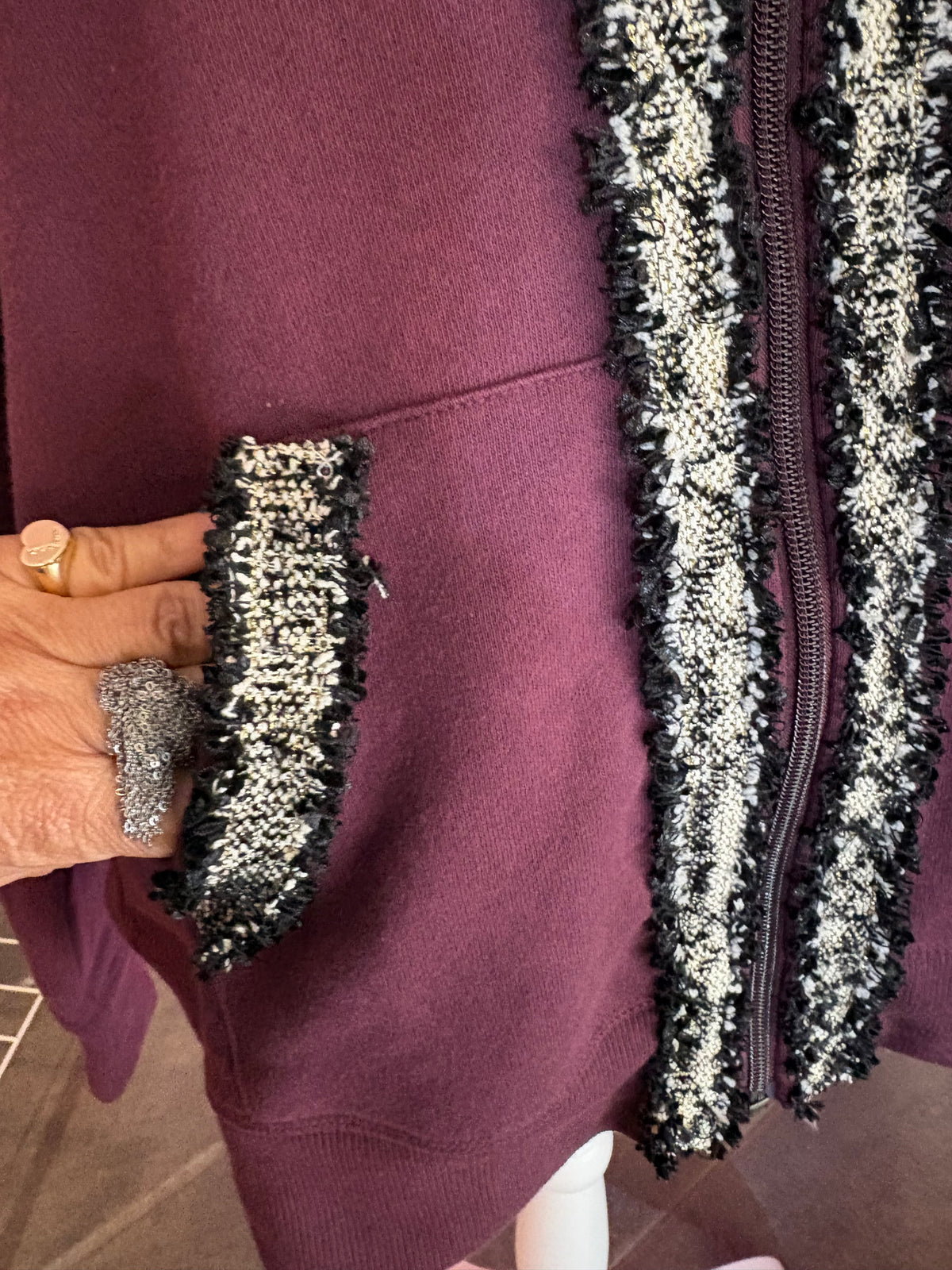 Felpa CHANELLINA : Felpa burgundy con passamaneria Couture
