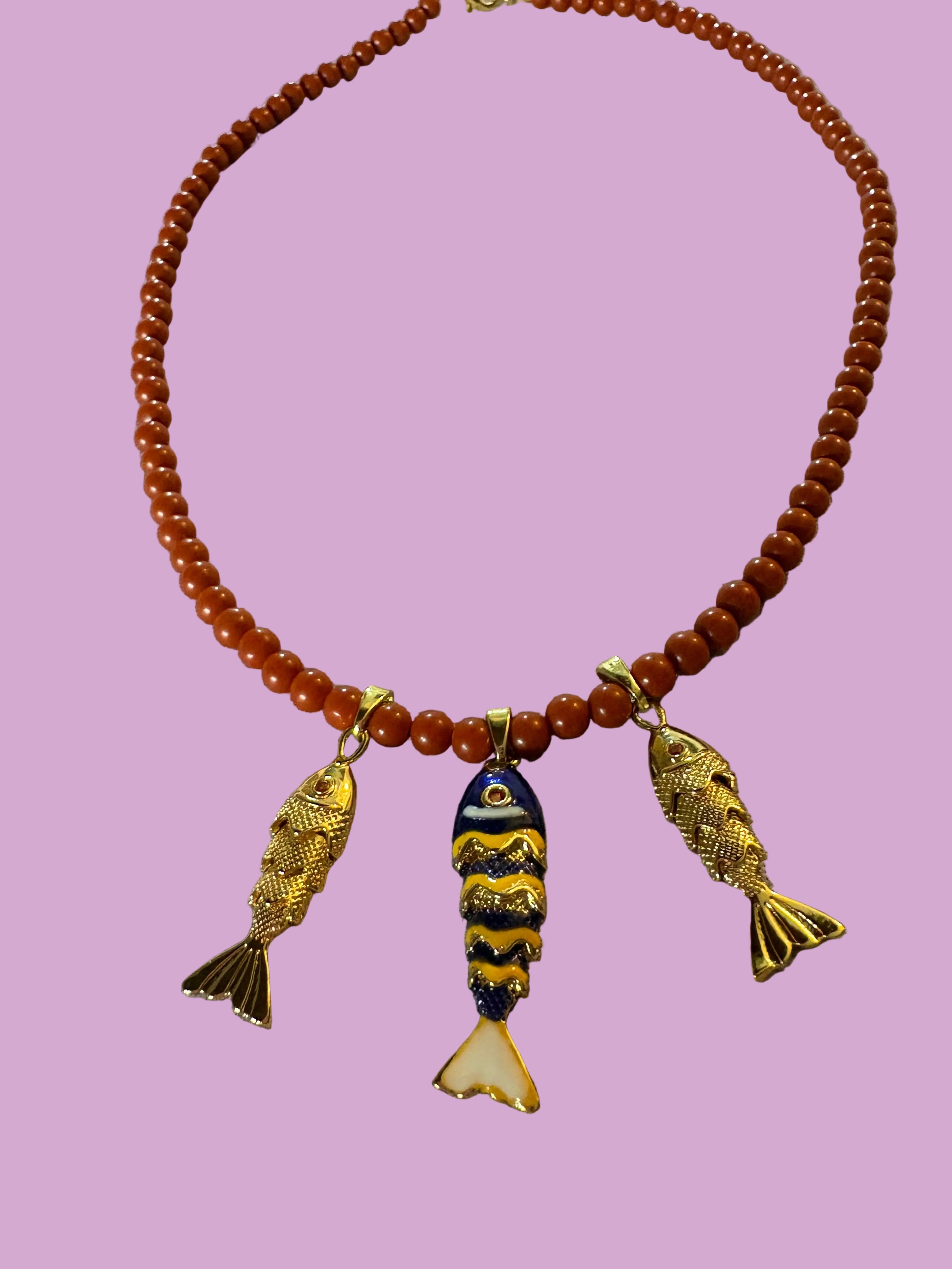 Collana POISSONS - Corallo rosso mm 4 - chiusura argento 925 - cm 45 chrams pesciolini