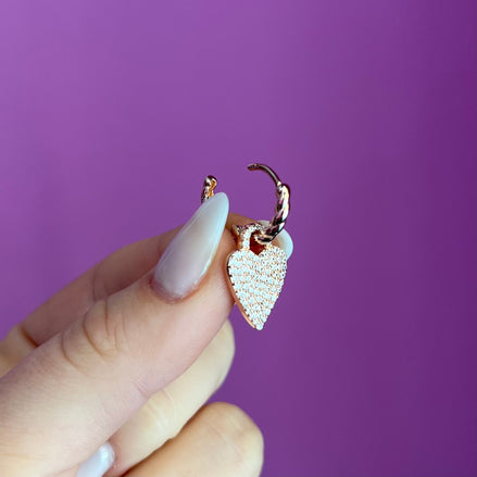 Monorecchino oro rosa con cuore di zirconi