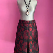 Gonna Fonda Isabel Allende in broccato rosso e nero