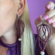 Collezione Arabesque - Orecchini ricamo con granato e perle