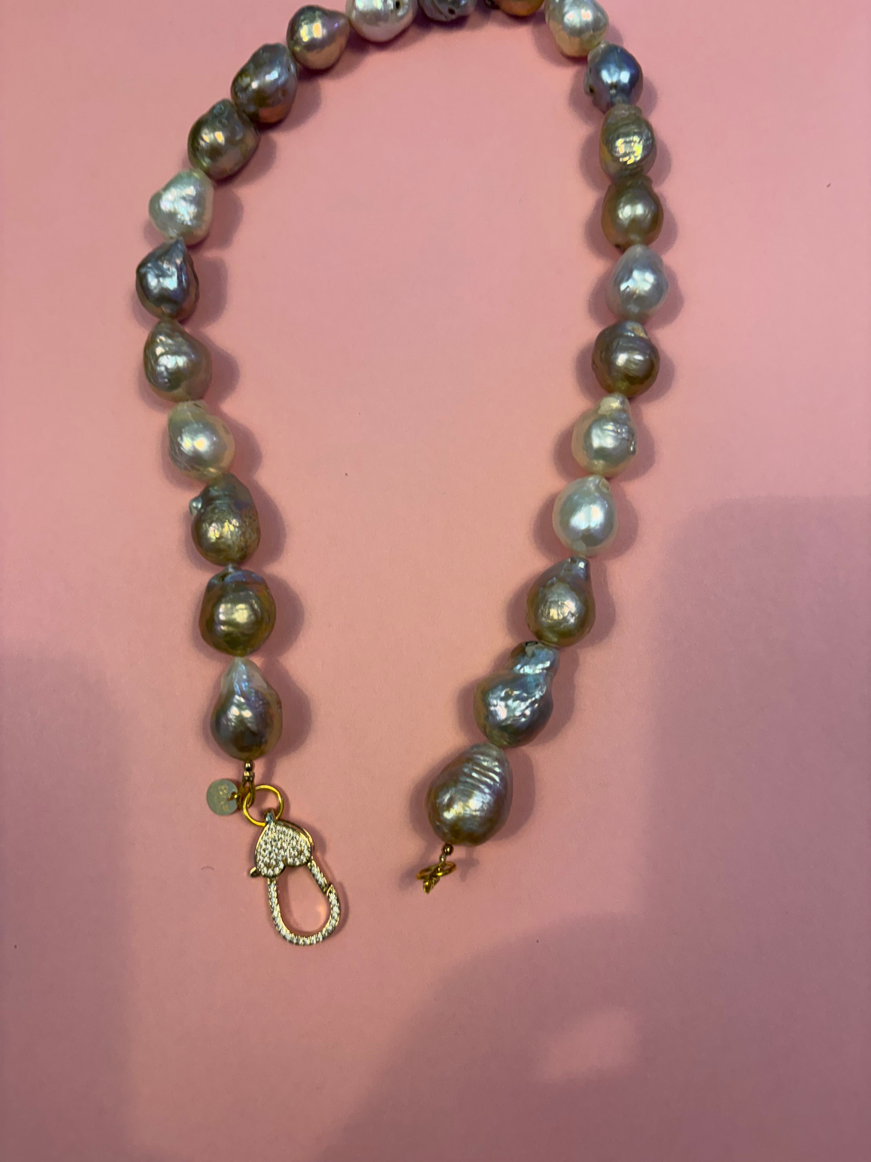 Collana Luce con PERLE coltivate barocche - chiusura gioiello - cm 48- con charms Luce