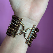 MAGNIFICO - Bracciale multifili - 7 file - perle brown e bianche coltivate barocche e piatte e topazio fumè
