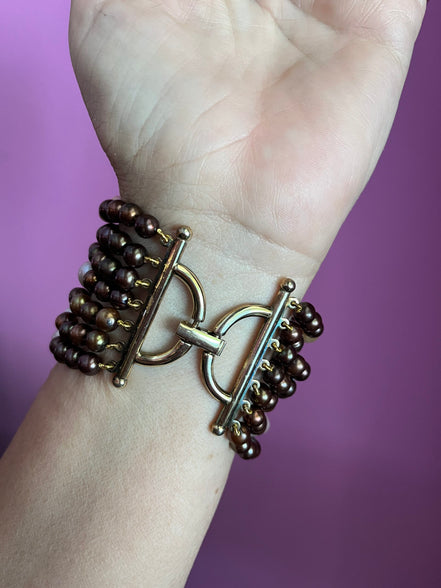 MAGNIFICO - Bracciale multifili - 7 file - perle brown e bianche coltivate barocche e piatte e topazio fumè