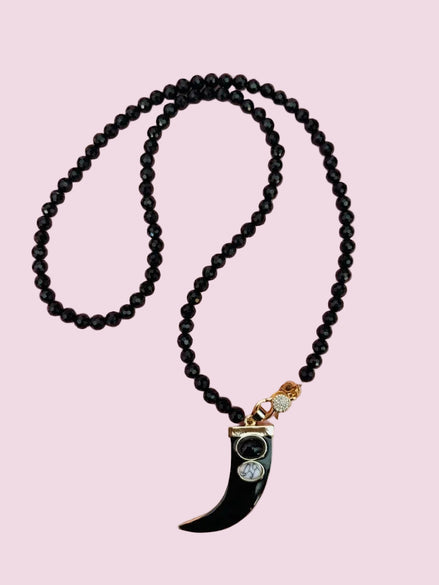 Collana TALISMANI - ONICE  mm 6 - chiusura gioiello argento 925- cm 85- charm Corno smaltato nero