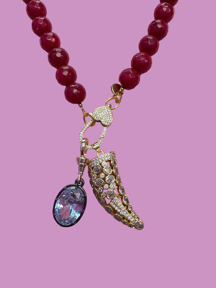 Collana TALISMANI - GIADA burgundy mm 12- chiusura gioiello - cm 55- charms Corno e Luce