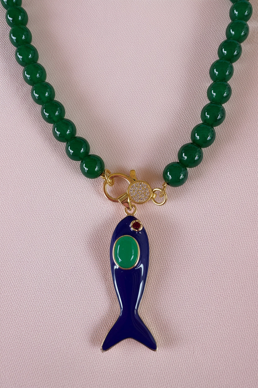Collana OCEANO- AGATA VERDE mm 8 - chiusura gioiello argento 925 - cm 60 - pesce smalto blu