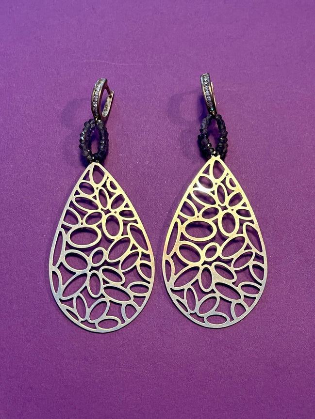 Orecchini con goccia argento e iolite