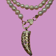 Collana TALISMANI con PERLE coltivate barocche - chiusura gioiello- cm 85 - con charms Corno