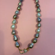 Collana Luce con PERLE coltivate barocche - chiusura gioiello - cm 48- con charms Luce