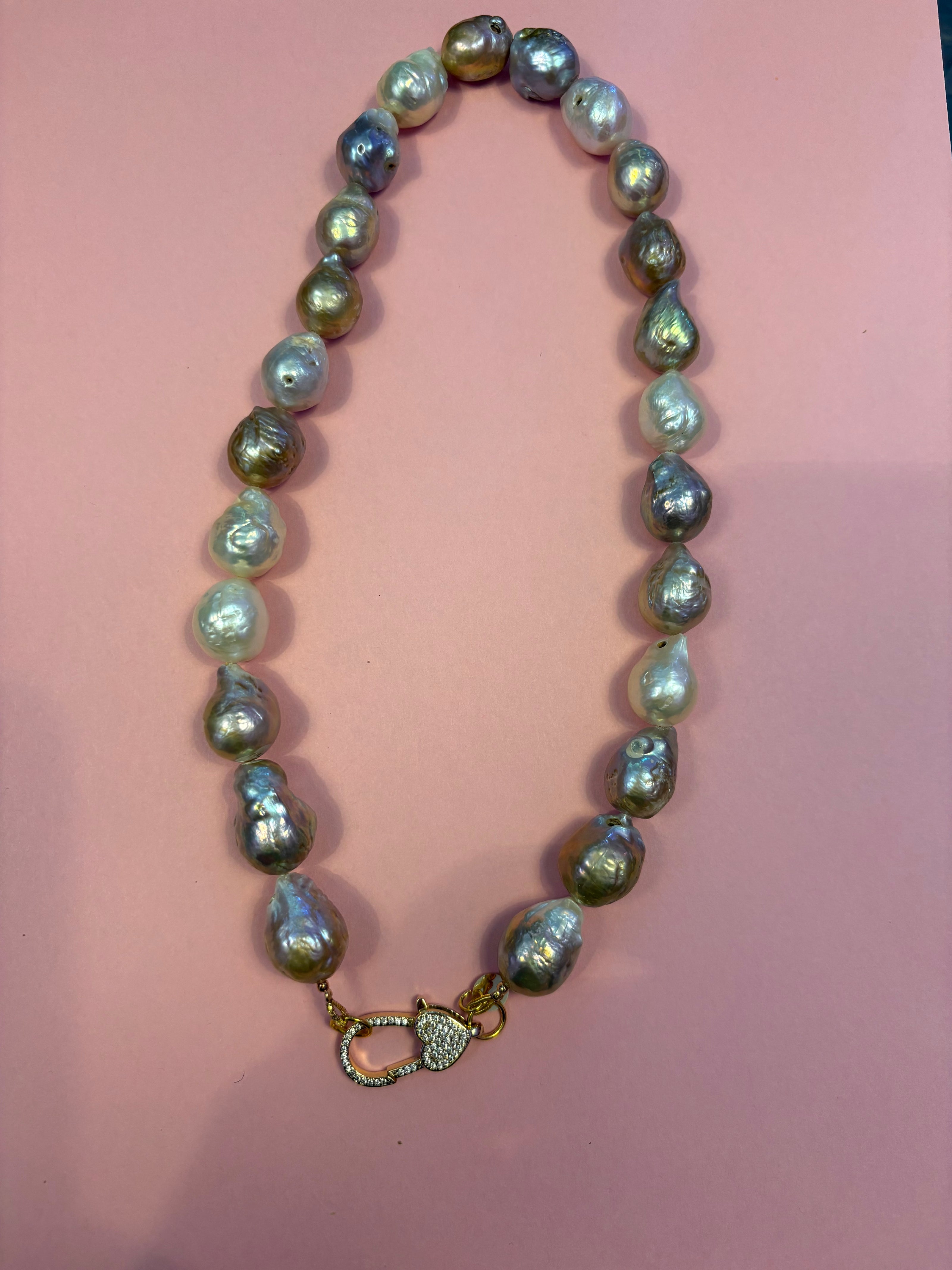 Collana Luce con PERLE coltivate barocche - chiusura gioiello - cm 48- con charms Luce