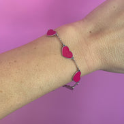 Braccialetto smaltato con 5 cuori smaltati fucsia acceso