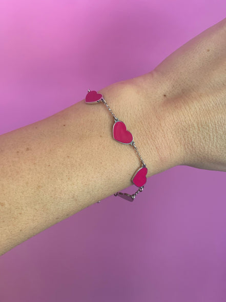 Braccialetto smaltato con 5 cuori smaltati fucsia acceso