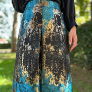 Isabel Allende - Gonna Fonda in broccato oro, turchese e nero