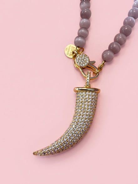 Collana TALISMANI - occhi di gatto mauve   mm 6 - chiusura gioiello - cm 60 - charm corno