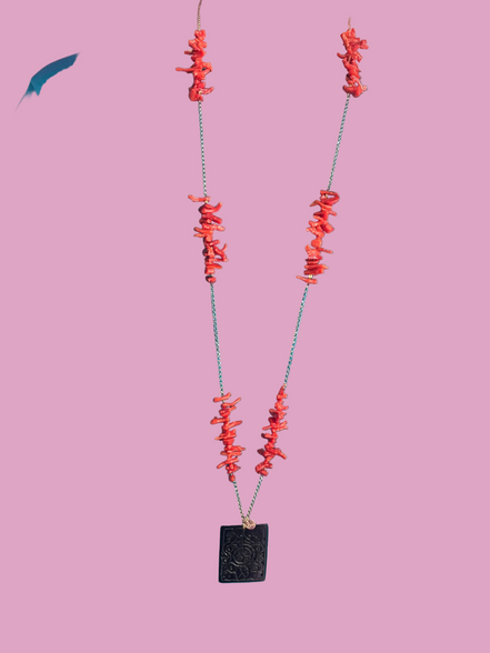 Collezione mediterranea - Collana con corallo rosso naturale e pendente di giada nera