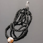 Collezione Arabesque- Orecchini spinello nero e perla coltivata
