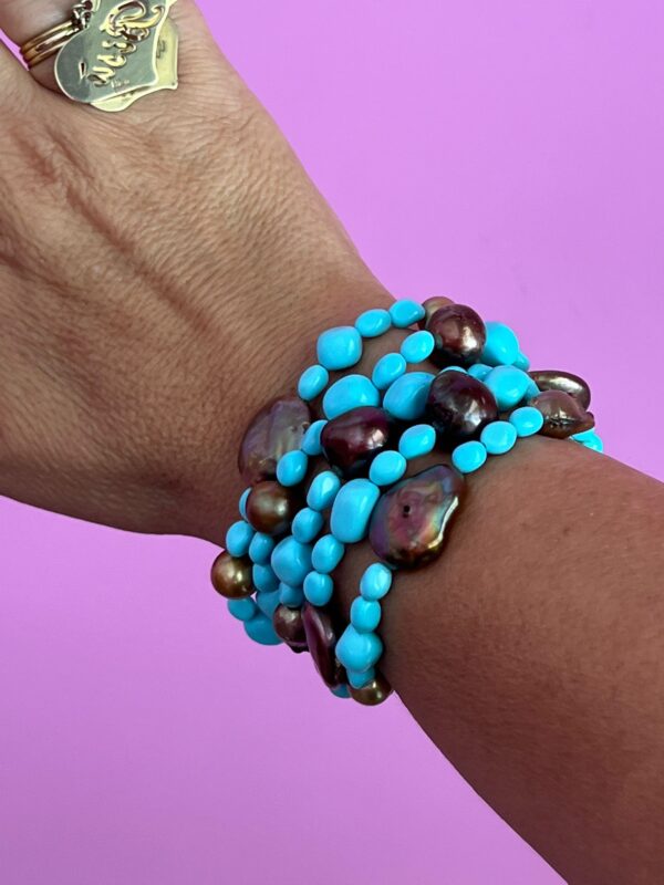 MAGNIFICO - Bracciale multifili - 5 file - turchese con perle piatte e barocche brown e gold