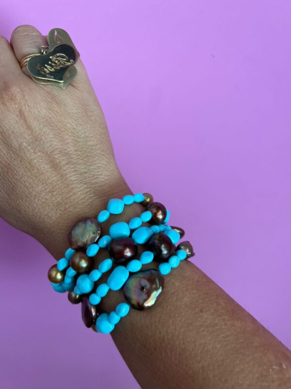 MAGNIFICO - Bracciale multifili - 5 file - turchese con perle piatte e barocche brown e gold
