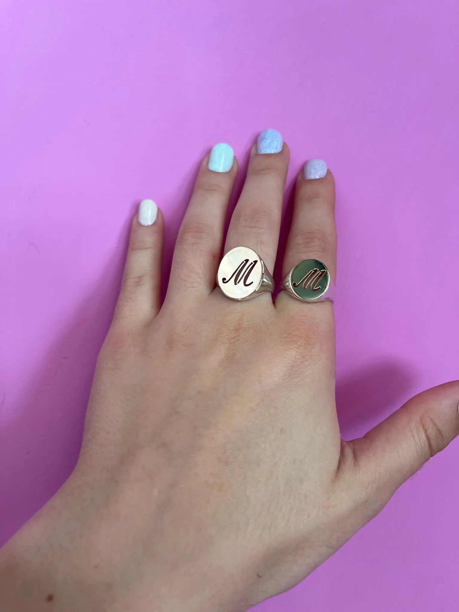 Freedom – Anello Chevalier con lettera oro 18kt e argento 925