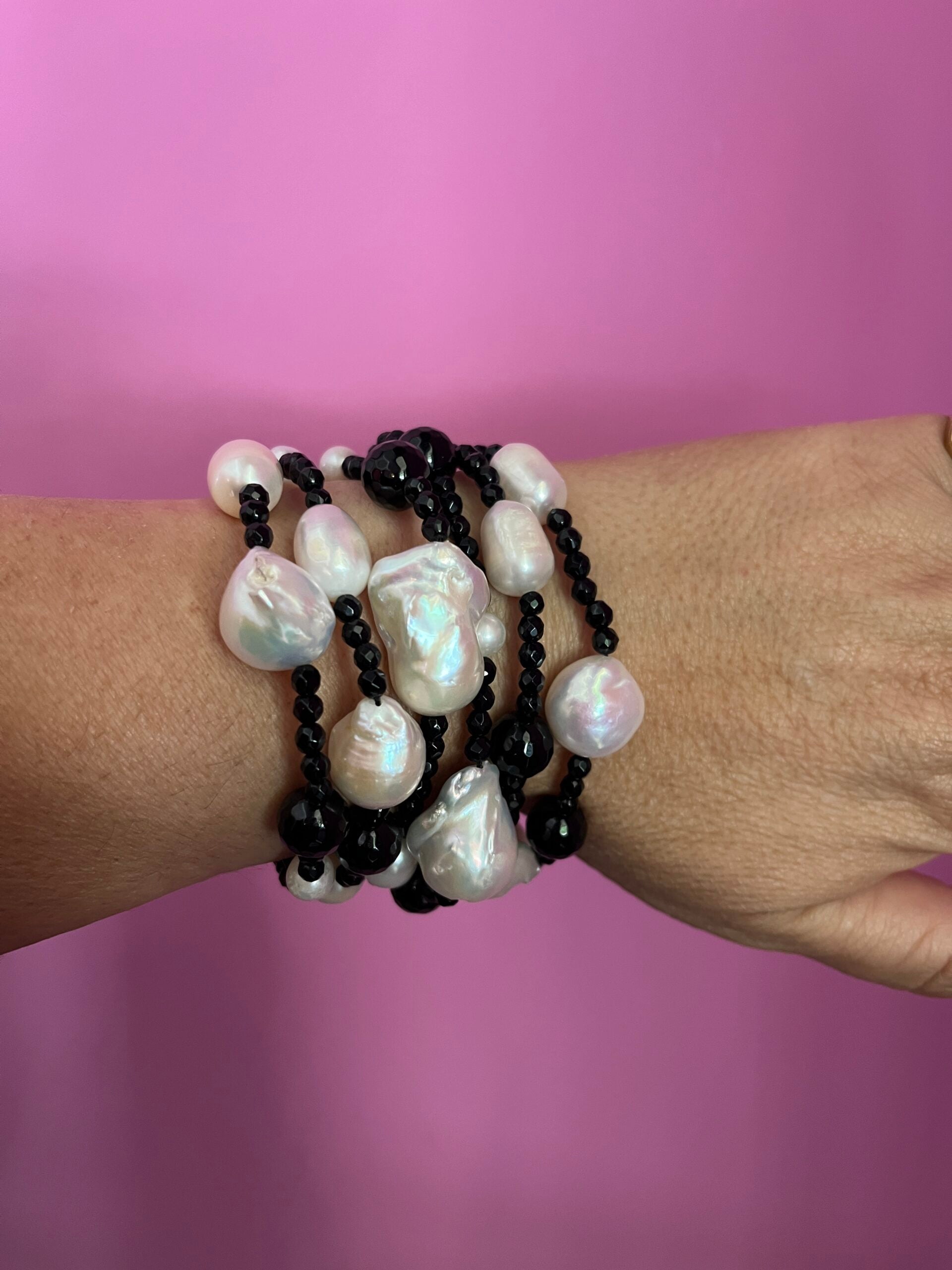 Bracciale multifili - 6 file - perle coltivate barocche e onice