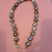 Collana Luce con PERLE coltivate barocche - chiusura gioiello - cm 48- con charms Luce