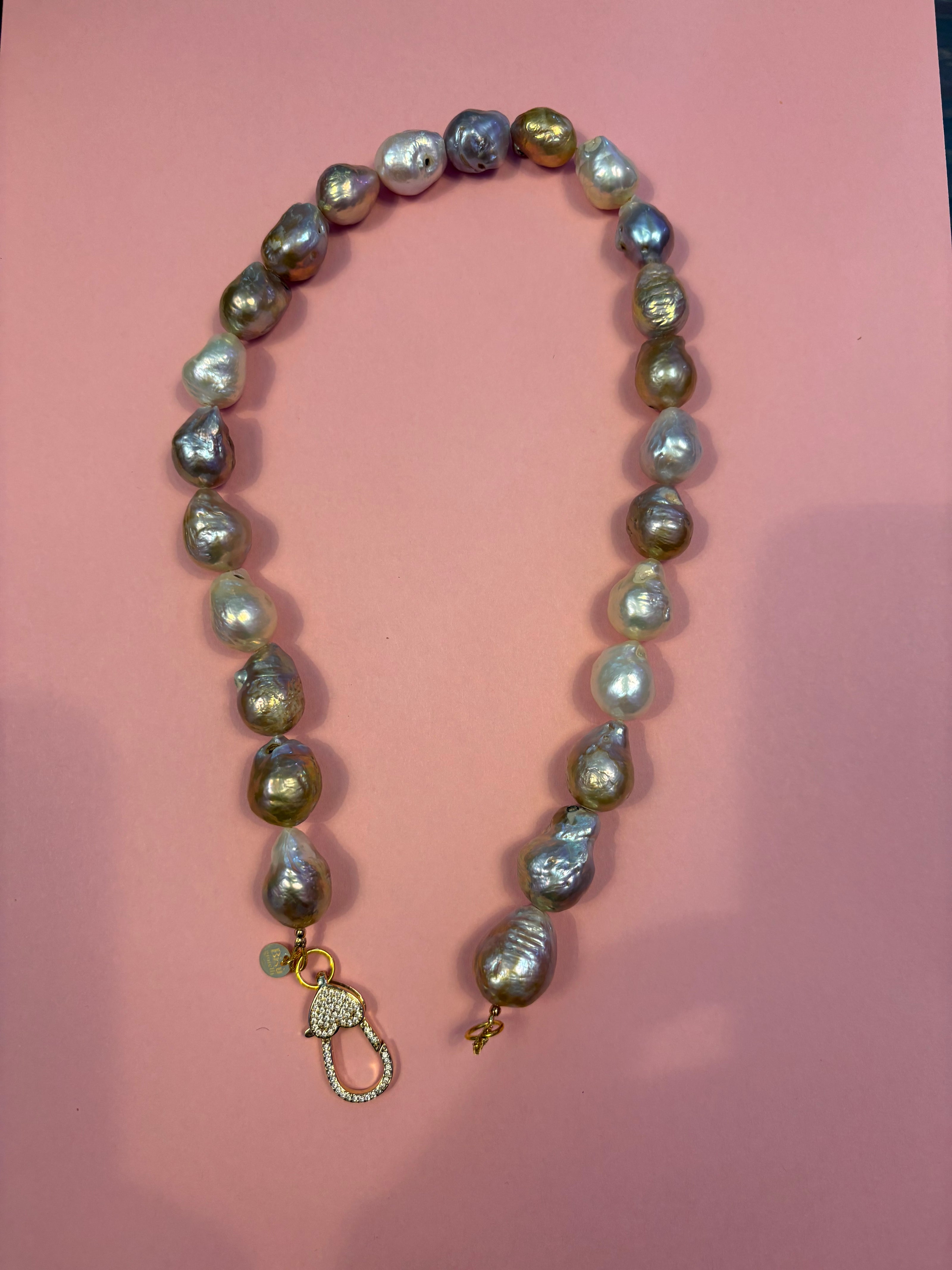 Collana Luce con PERLE coltivate barocche - chiusura gioiello - cm 48- con charms Luce