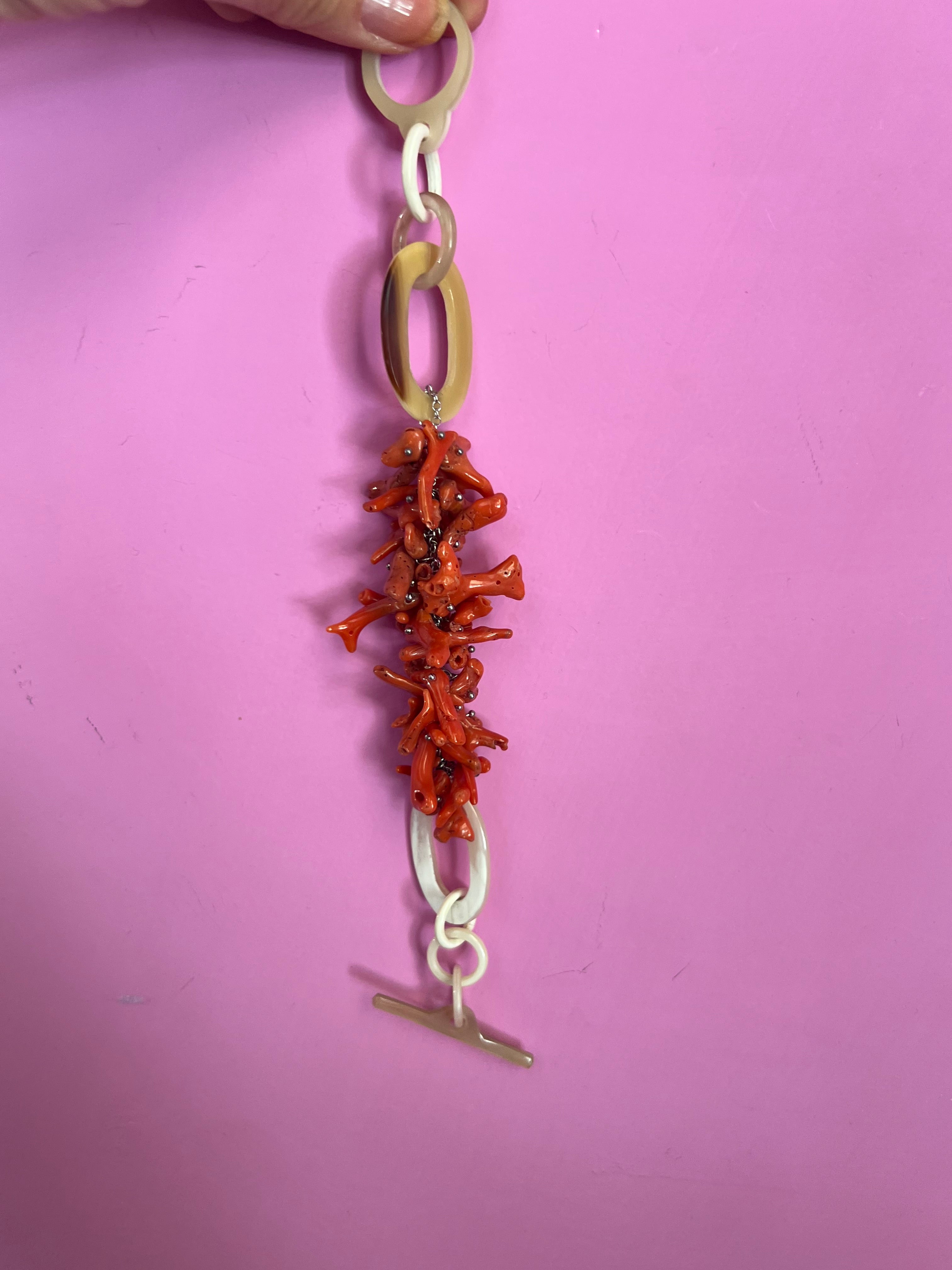 Bracciale MEDITERRANEA-  grandi rametti corallo rodo e corno naturale