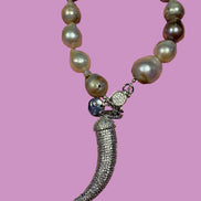 Collana TALISMANI con PERLE coltivate barocche - chiusura gioiello Argento 925 - cm 85 - con charms Corno