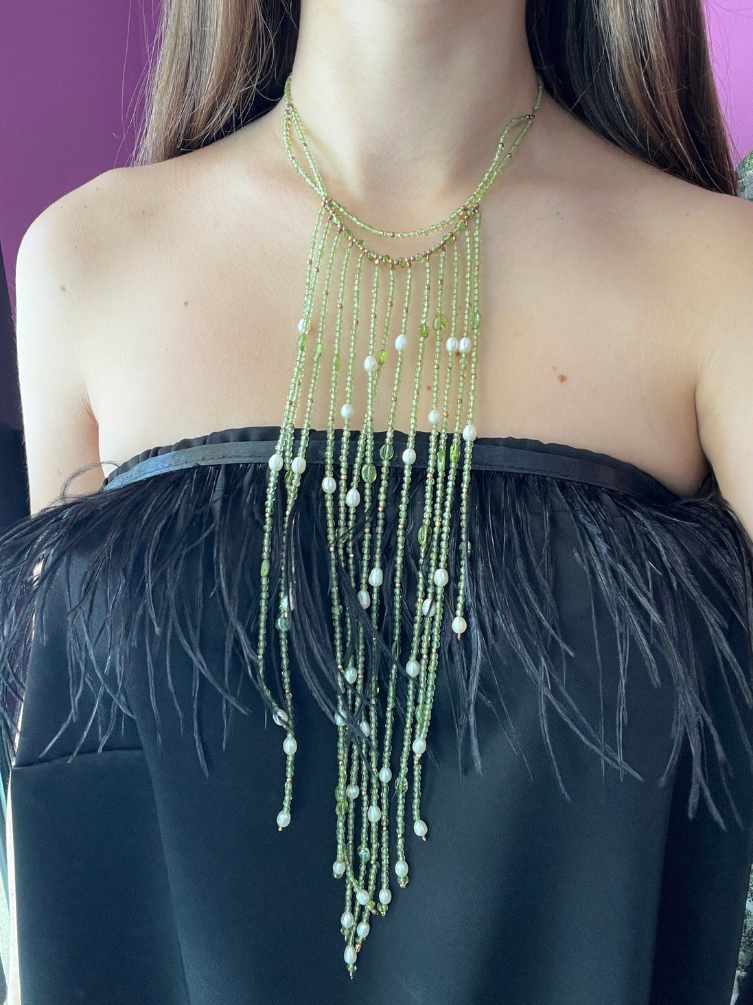 Collier cascata con peridoto e piccole perle coltivate barocche