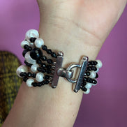 Bracciale multifili - 6 file - perle coltivate barocche e onice