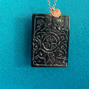 Collezione mediterranea - Collana con corallo rosso naturale e pendente di giada nera