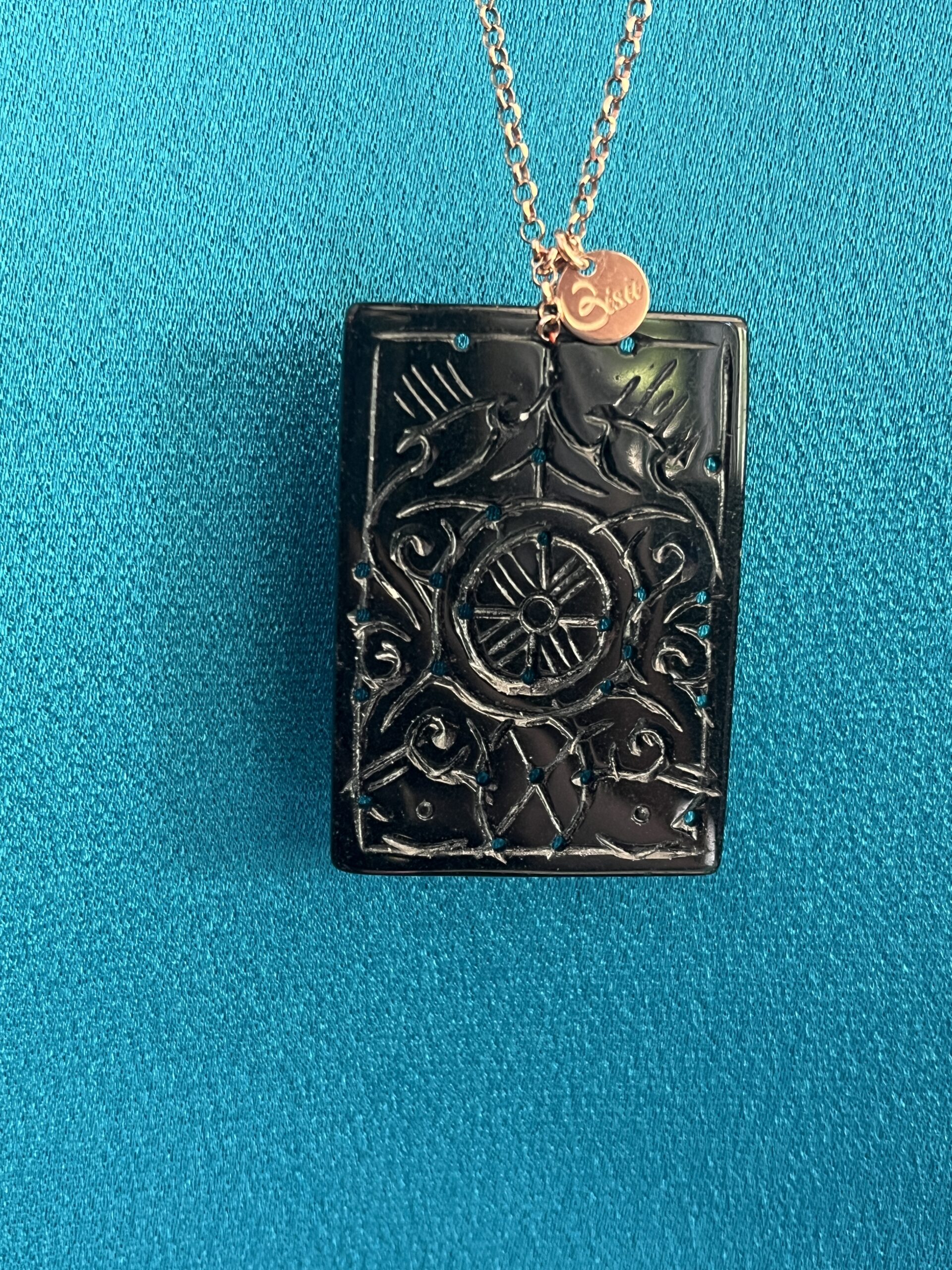 Collezione mediterranea - Collana con corallo rosso naturale e pendente di giada nera