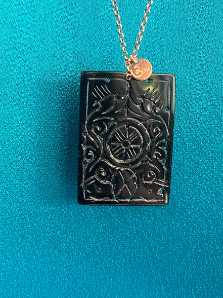 Collezione mediterranea - Collana con corallo rosso naturale e pendente di giada nera