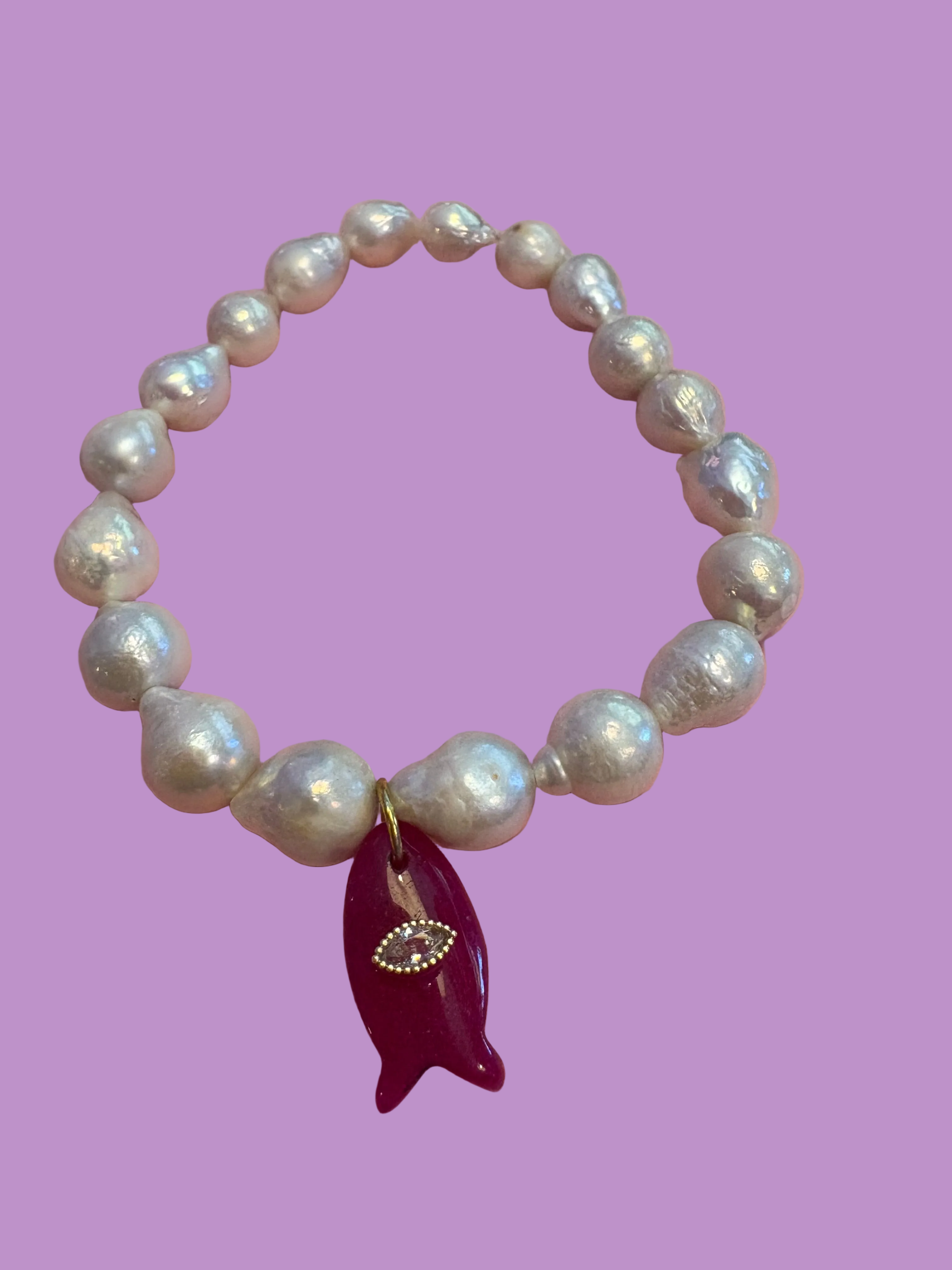 Bracciale Bisette - JAIPUR  OCEANO   Perle coltivate barocche  con charm pesce giada fucsia