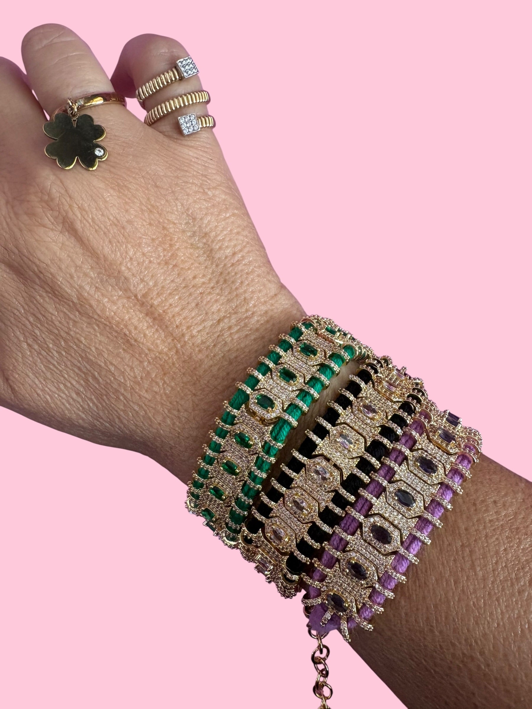 Bracciale MANTRA - Macrame’ con zirconi e ottone placcato oro giallo