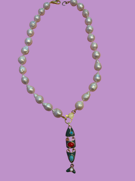 Collana OCEANO - PERLE coltivate barocche - chiusura gioiello argento 925 - cm 40- con charm pesce