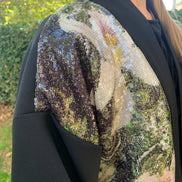 Mishima - Kimono (foderato in raso) in foulé 100% lana con pannello di paillettes floreali sul davanti