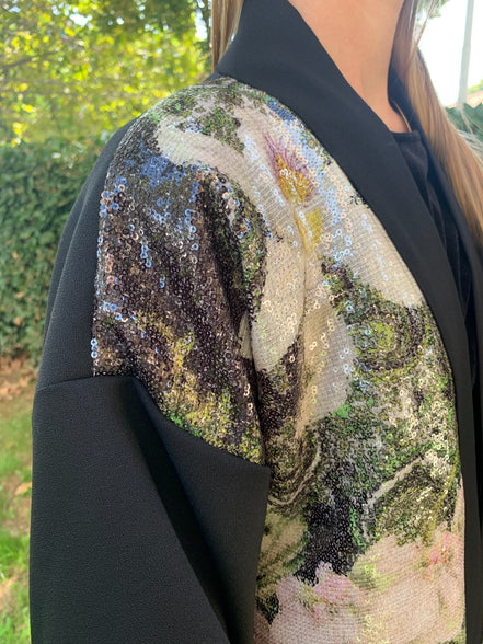 Mishima - Kimono (foderato in raso) in foulé 100% lana con pannello di paillettes floreali sul davanti