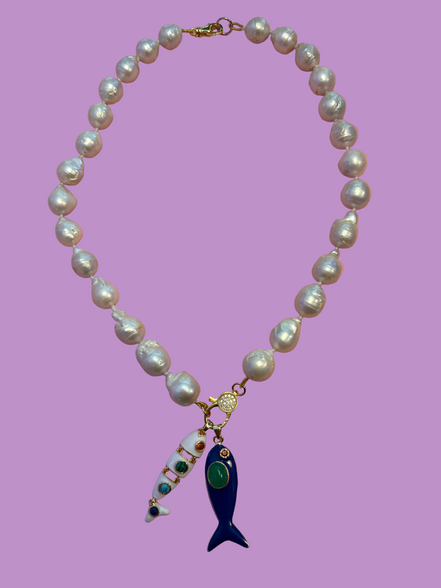 Collana OCEANO - PERLE coltivate barocche - chiusura gioiello argento 925 - cm 40- con charms pesci