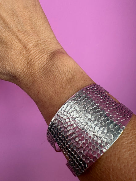 Bracciale Bangle "Croco" in Argento 925 Martellato (Vintage inizio Anni '2000)