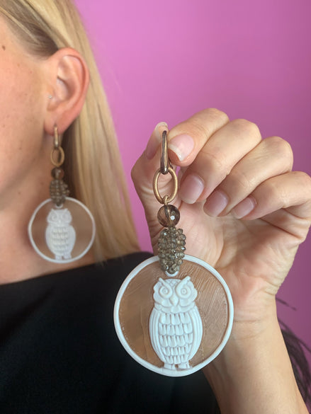 Collezione : Cammei - Orecchini con cammeo gufo e topazio fumé