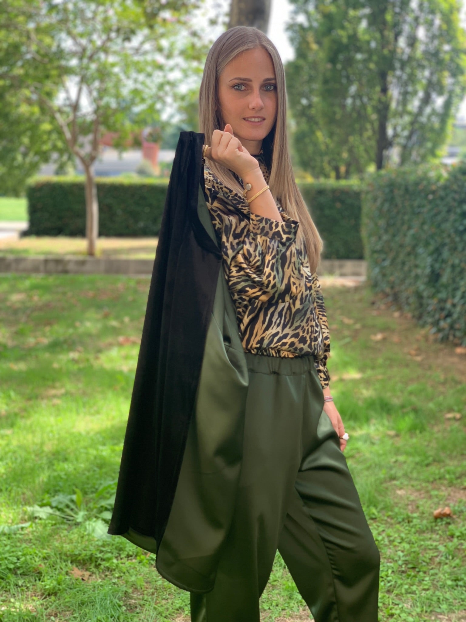 Wu Ming - Cardigan Bomber in velluto ciniglia nero e raso verde militare