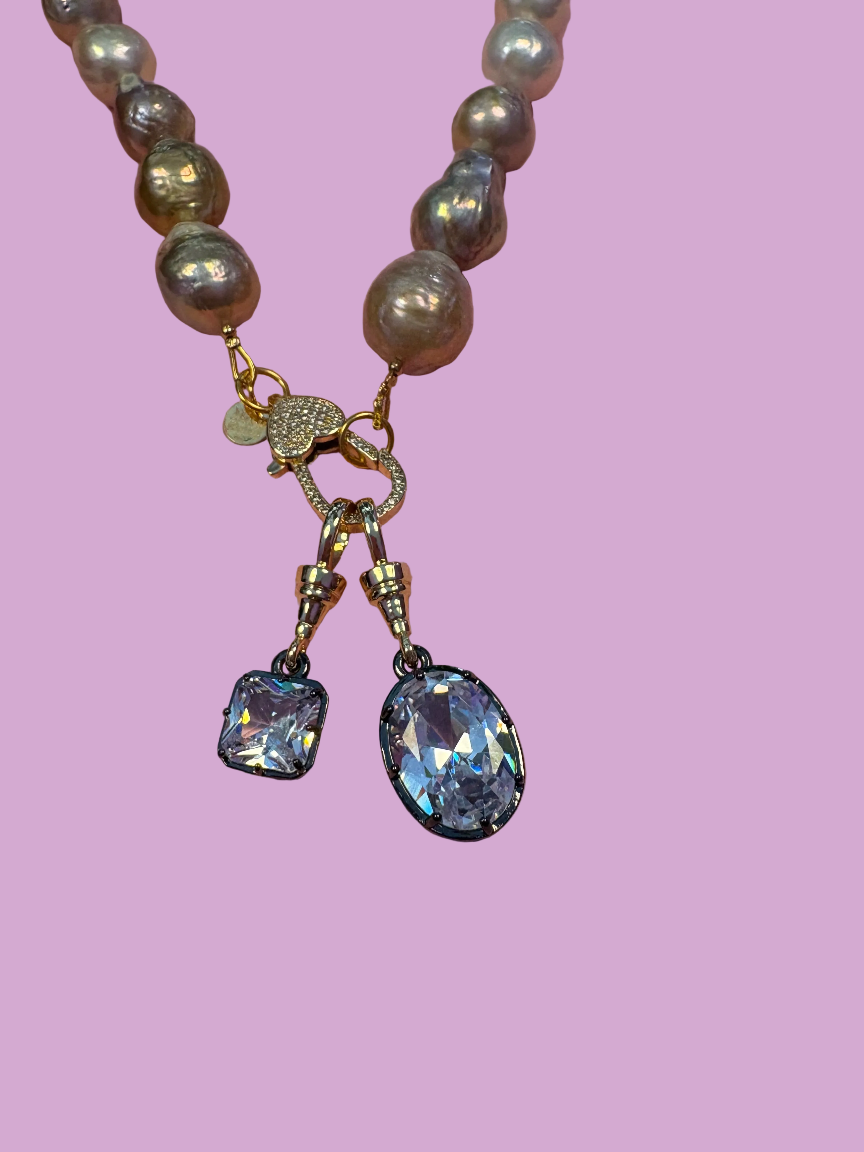 Collana Luce con PERLE coltivate barocche - chiusura gioiello - cm 48- con charms Luce