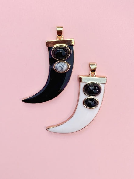 Charm CORNO 5 – Collezione TALISMANI smalto nero o panna