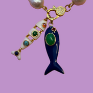 Collana OCEANO - PERLE coltivate barocche - chiusura gioiello argento 925 - cm 40- con charms pesci