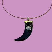 Girocollo Rigido “Talismani” in Acciaio Gold con Charm Corno Smaltato