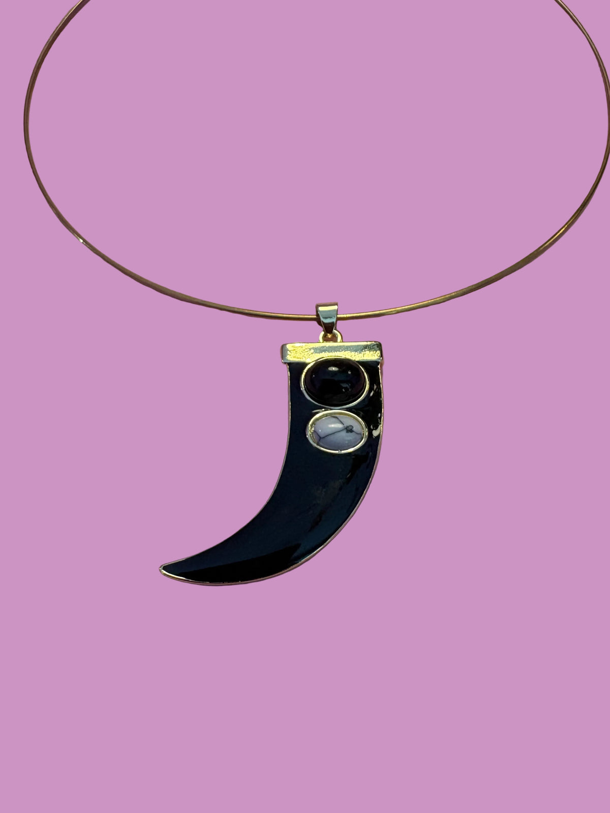 Girocollo Rigido “Talismani” in Acciaio Gold con Charm Corno Smaltato