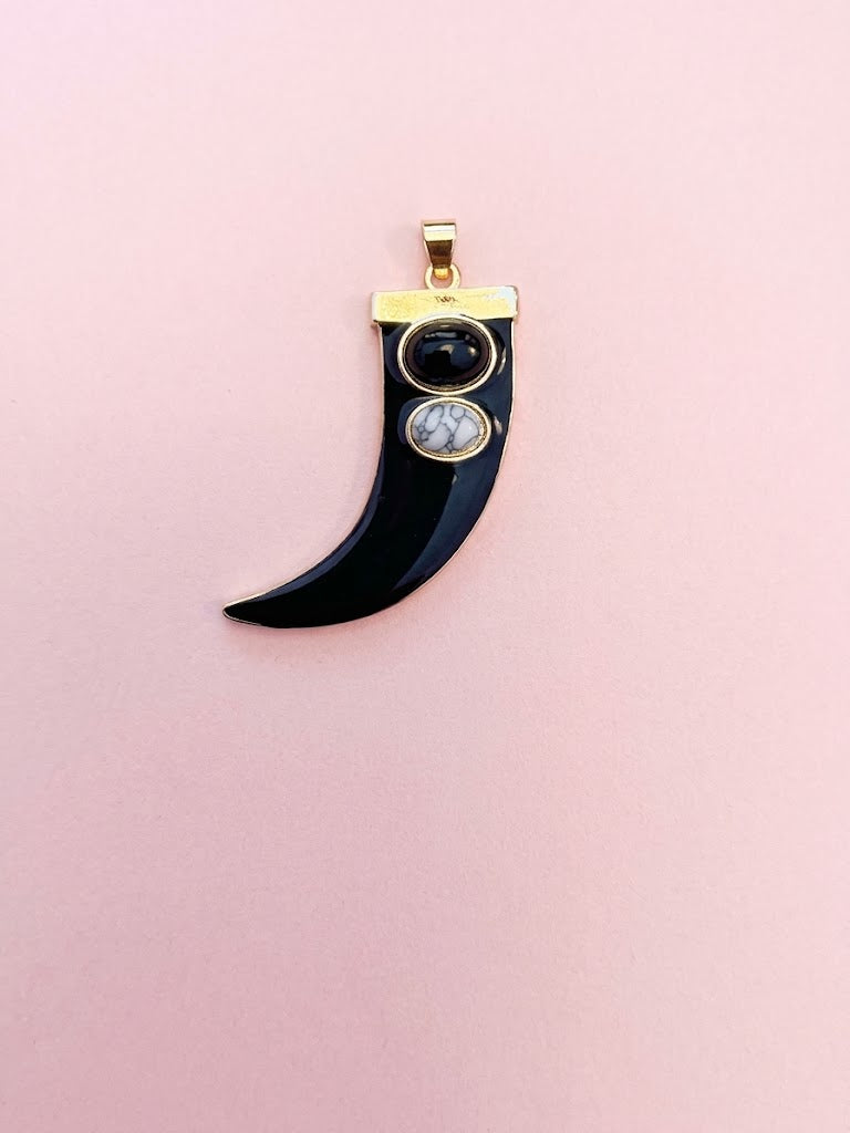 Charm CORNO 5 – Collezione TALISMANI smalto nero o panna