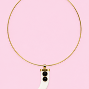 Girocollo Rigido “Talismani” in Acciaio Gold con Charm Corno Smaltato